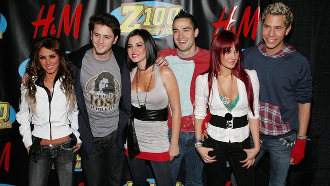 En 2007 formó parte del elenco de RBD: La Familia, donde interpretó junto a sus compañeros de RBD el personaje de "Mai" y compuso el tema “Tal vez mañana" para el disco Empezar desde cero Fan Edition.