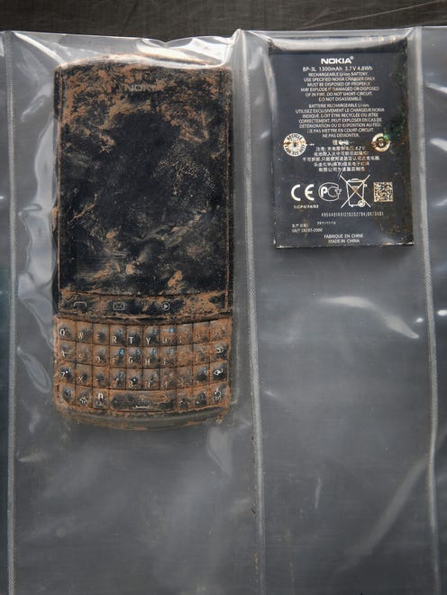 Un teléfono celular Blackberry.