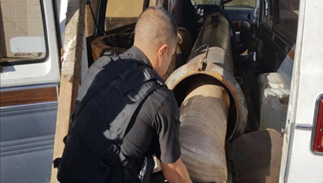 BAZOOKA -- A principios de noviembre de 2017, miembros del ejército mexicano confiscaron en Agua Prieta, Sonora, una bazooka montada sobre una camioneta, misma que era utilizada para lanzar paquetes de droga sobre la cerca fronteriza, hacia Douglas, AZ.
