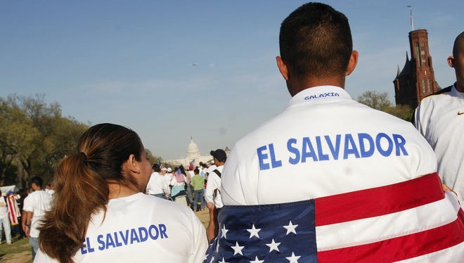Hasta la semana pasada, los 16 consulados salvadoreños en EU habían procesado casi 22.000 peticiones de renovación.