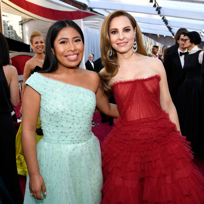 Yalitza Aparicio y Marina de Tavira a su llegada a la 91 Entrega de los Premios Oscar de la Academia Cinematográfica de Hollywood el 24 de febrero de 2019 en Hollywood, California.