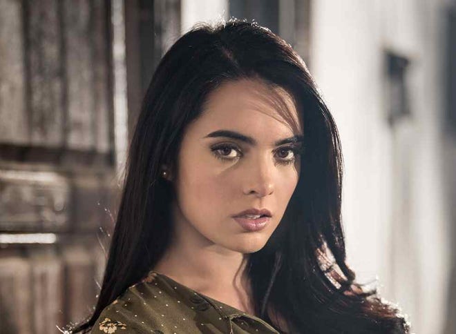 Scarlet Gruber interpreta a Karla en “El Desconocido”: La historia de El Cholo Adrián, la cual se estrenara el 17 de marzo por Cinelatino.