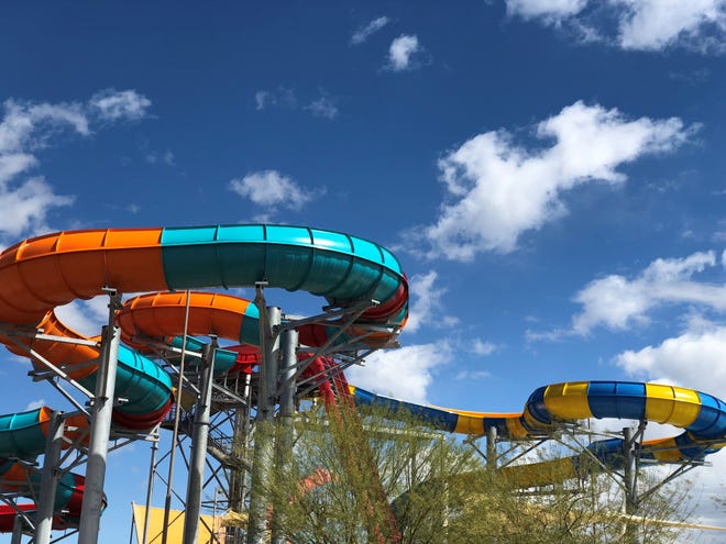 Six Flags Hurricane Harbor, anteriormente Wet ' n ' Wild Phoenix, se inaugur ó el 16 de marzo de 2019.