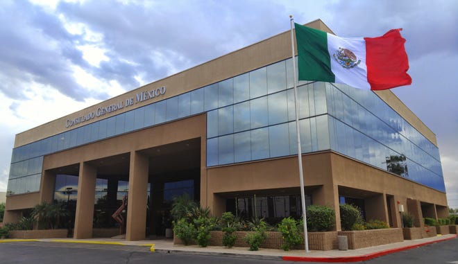 Fachada del Consulado General de México en Phoenix.