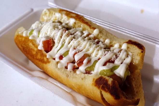 El hot dog ' El Yaqui ' en Hot Dogs La Yaquesita en Avondale.