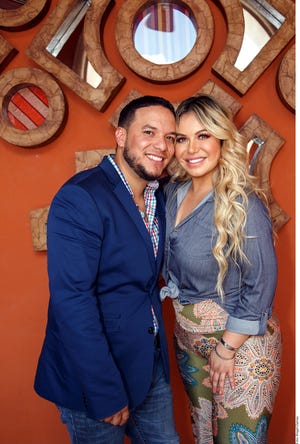Lorenzo Méndez y 'Chiquis' Rivera disfrutan su matrimonio.