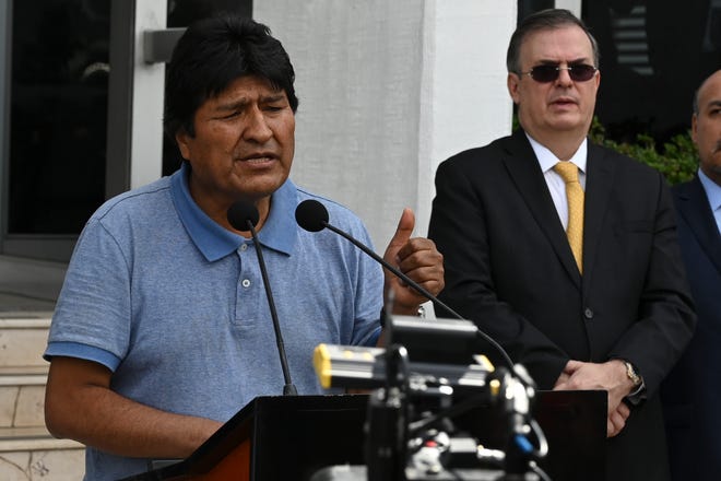 El boliviano Evo Morales agradeció al gobierno de Andrés Manuel López Obrador que aceptara su solicitud de asilo por cuestiones humanitarias, dos días después de su renuncia en medio de presiones del ejército y fuertes protestas sociales tras unos comicios presidenciales que la oposición calificó de fraudulentos