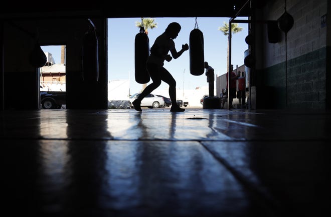La pugilista Sulem Urbina entrena en el Julioberto's & Hernández Boxing Club, el 21 de agosto de 2019 en Phoenix, AZ