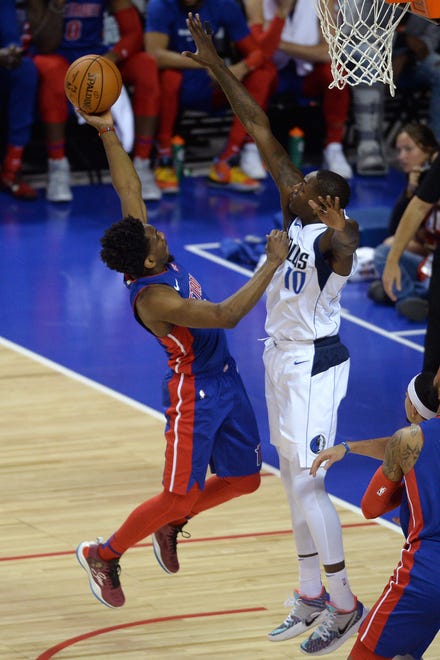 Detroit Pistons guard Langston Galloway drives to the basket vs. Dallas Mavericks forward Dorian Finney-Smith during the first half in Mexico City, Dec. 12, 2019.