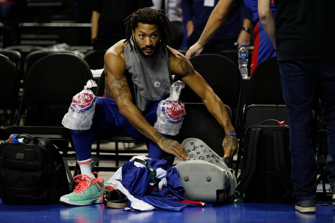 Detroit Pistons' Derrick Rose ices his knees on the bench following practice in Mexico City, Dec. 11, 2019.