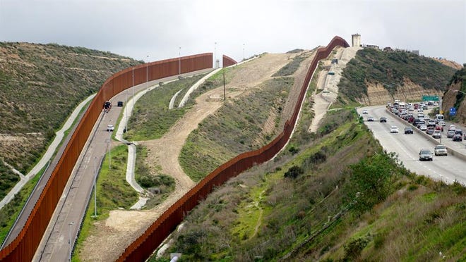 El muro fronterizo de Trump sigue en las mismas.