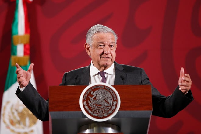 El presidente de México, Andrés Manuel López Obrador, habla durante su rueda de prensa matutina el jueves, en el Palacio Nacional de Ciudad de México (México).