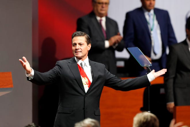 El expresidente de México, Enrique Peña Nieto, presenta el sexto y último informe de su gobierno, el lunes 3 de septiembre de 2018, en el Palacio Nacional, sede del Ejecutivo, en Ciudad de México.