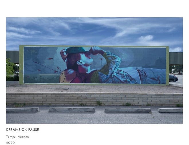 Este mural del artista Clyde Thompson titulado " Sue ñ os en pausa " se puede encontrar en Tempe en una pared en Danelle Plaza, cerca de las avenidas Southern y Mill.