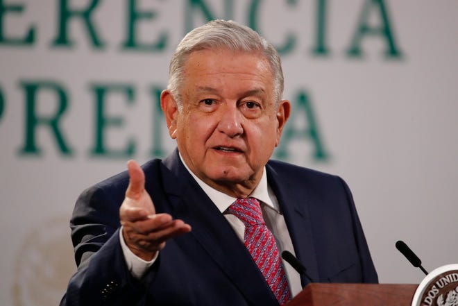 Fotografía de este lunes del presidente mexicano, Andrés Manuel López Obrador durante su conferencia de prensa matutina en Palacio Nacional.
