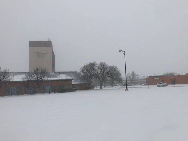 Snow continues to fall near the intersection of Wolflin Ave. and Civic Circle in Amarillo. [David Gay/Amarillo Globe-News]