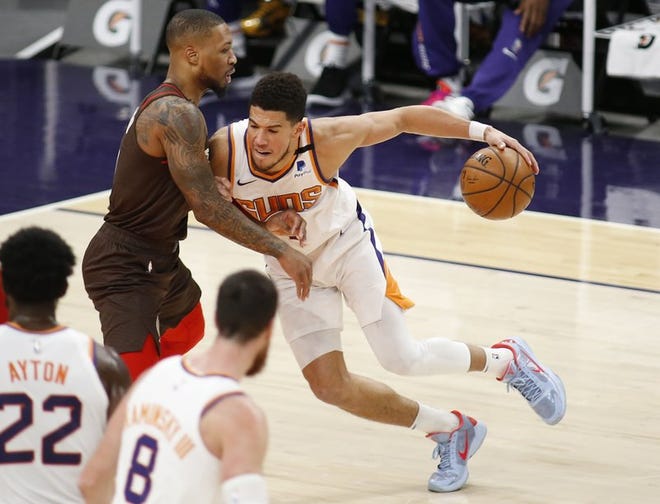 Devin Booker anotó 34 puntos en la victoria de los Suns.