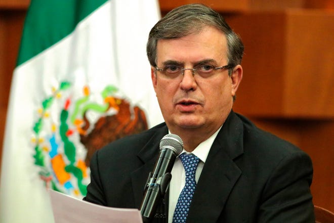 El canciller mexicano, Marcelo Ebrard, habla durante una conferencia de prensa en Ciudad de México.